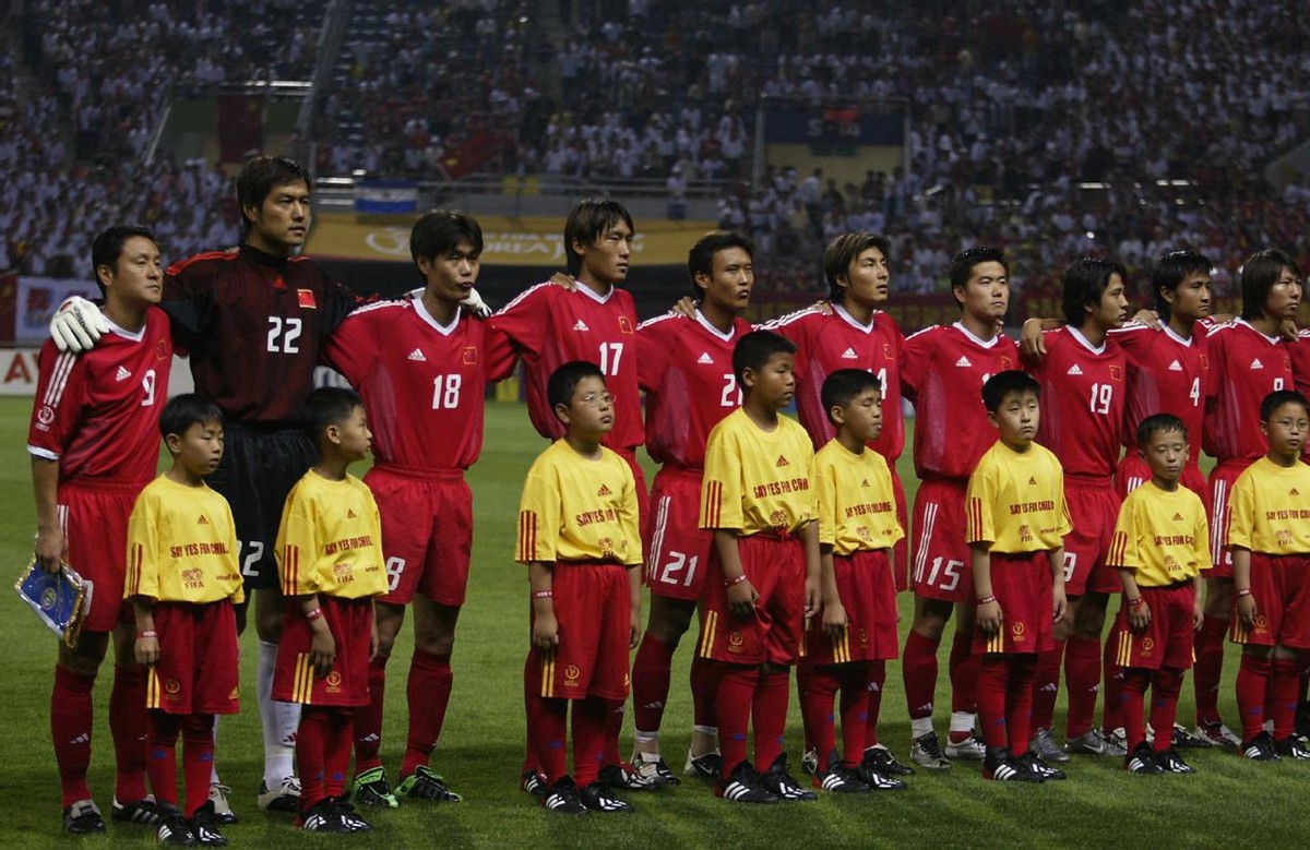 中国队首次进入世界杯决赛阶段(「足历10·7」我们出线了！中国男足首次闯入世界杯决赛圈)
