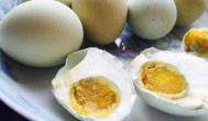 生咸鸭蛋怎么吃 生咸鸭蛋的做法