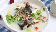 豆腐鱼头汤怎么做才能汤是白的 浓郁奶白色鱼头豆腐汤