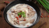 纯羊肉汤锅需要哪些调料与食材 煮羊肉的正确方法与配料介绍