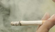 青春期孩子抽烟怎么办 青春期孩子抽烟家长的正确做法