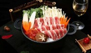 寿喜锅中要加哪些食材 寿喜锅的介绍