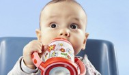 婴儿水杯不能装开水吗 婴儿水杯可以装开水吗
