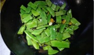 扁豆菜炒熟放一夜还可以吃吗 炒熟的扁豆能放到冰箱第二天吃吗