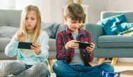 玩手机对孩子大脑的危害 玩手机对孩子的危害
