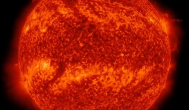 NASA拍到太阳北极一块断裂脱落,太阳怎么了？