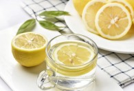 干柠檬泡水喝的正确方法 干柠檬泡水的详细步骤介绍