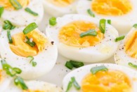 煮熟的鸡蛋怎么腌好吃 滑嫩入味水煮腌鸡蛋家常做法