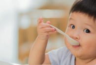 六个月宝宝辅食需要哪些食材 六个月宝宝做辅食的注意事项