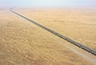 中国建成世界首条环沙漠铁路线,这个确实厉害