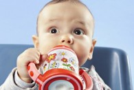 婴儿水杯不能装开水吗 婴儿水杯可以装开水吗