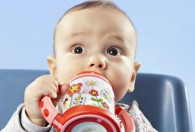 婴儿水杯可以装热水吗 婴儿水杯可以装开水吗