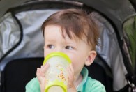 新生儿喝水杯用什么材质的 新生儿喝水杯的材质选择