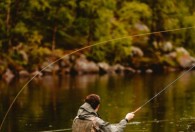 夏天东风怎么钓鱼 夏季东风天钓鱼的三个基本技巧是什么呢？