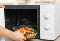冰箱食物微波炉热多久 冰箱食物微波炉热多长时间