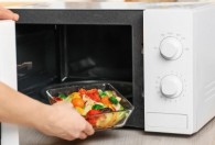 冷冻饭菜微波炉加热多久 冰箱的饭菜微波炉加热多久