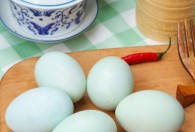 煮熟咸鸭蛋怎么保存 煮熟的咸鸭蛋如何保存