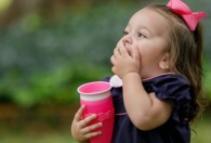 宝宝水杯怎么选择 怎么挑选质量好的儿童水杯