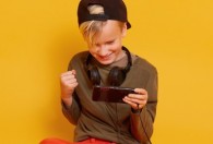 孩子对手机痴迷怎么办 孩子对手机痴迷怎么解决