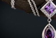 紫色水晶手链适合什么人带 什么人适合佩戴紫水晶手链