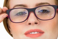 如何鉴别天然水晶眼镜的真假 怎么挑选天然水晶眼镜