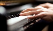 初学者如何挑选钢琴 初学者怎样挑选钢琴