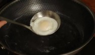 勺子煮荷包鸡蛋的正确方法 如何用勺子煮荷包蛋