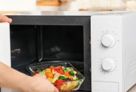 冰箱生菜微波炉打多久 用微波炉热菜需要几分钟