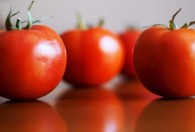 西红柿在什么时候掐尖合适 西红柿什么时候需要掐尖